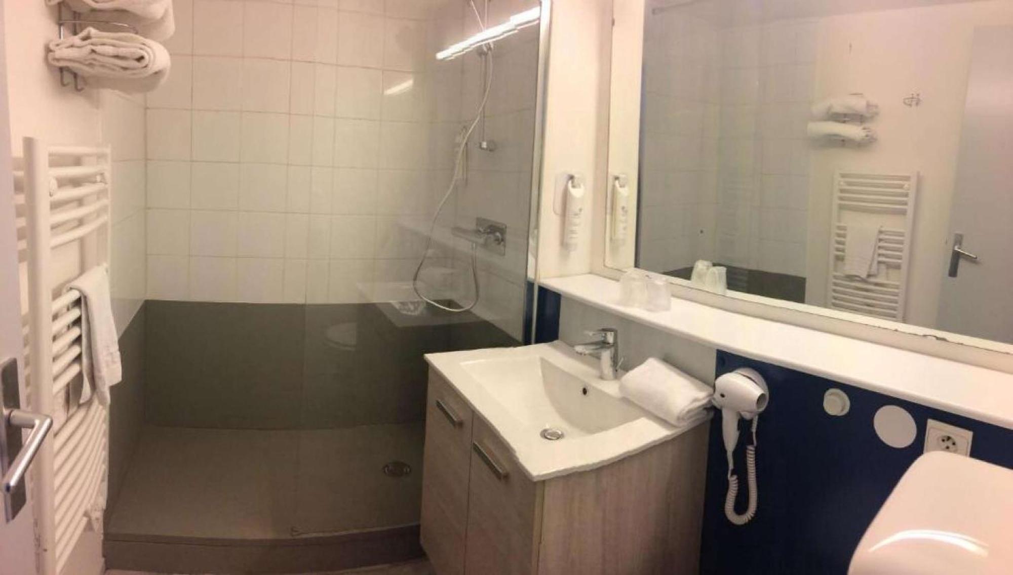 Brit Hotel Confort Morlaix Saint-Martin-des-Champs  المظهر الخارجي الصورة