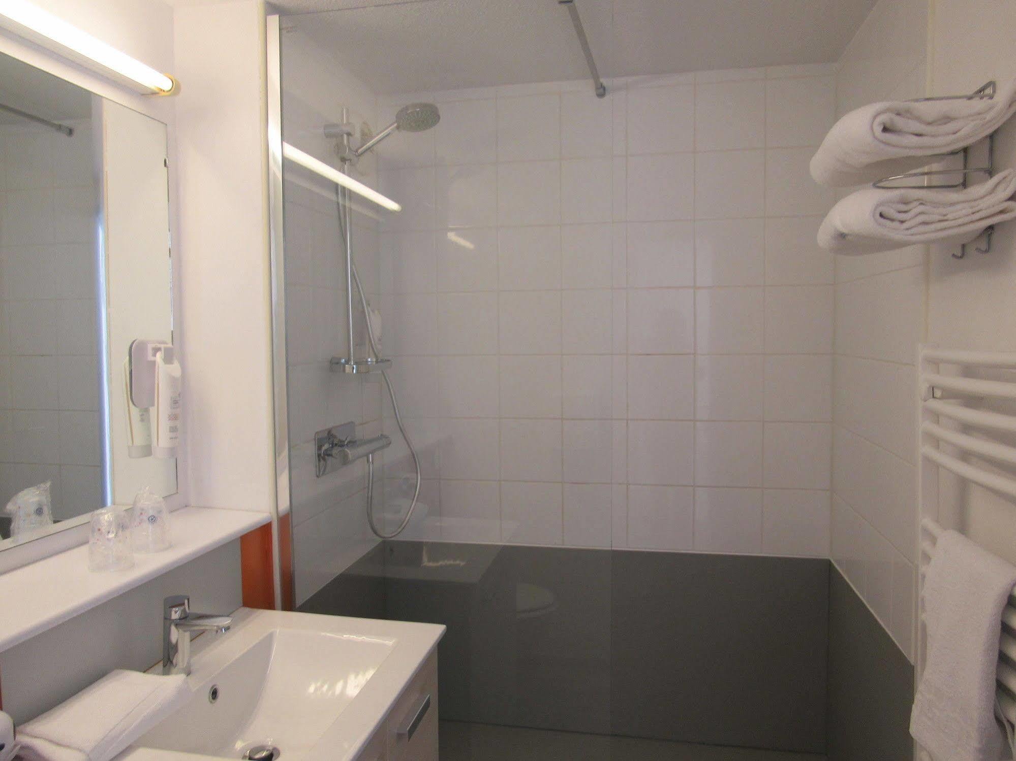Brit Hotel Confort Morlaix Saint-Martin-des-Champs  المظهر الخارجي الصورة
